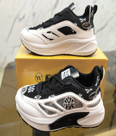 Premium Lightweight China Sneakers